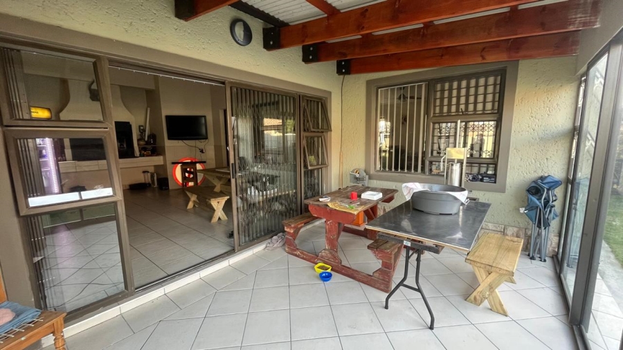 3 Bedroom Property for Sale in Wavecrest Eastern Cape